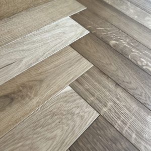 Slightly Smoked Oak 4/18 x 80mm x 400mm Brushed & Oiled Parquet Flooring